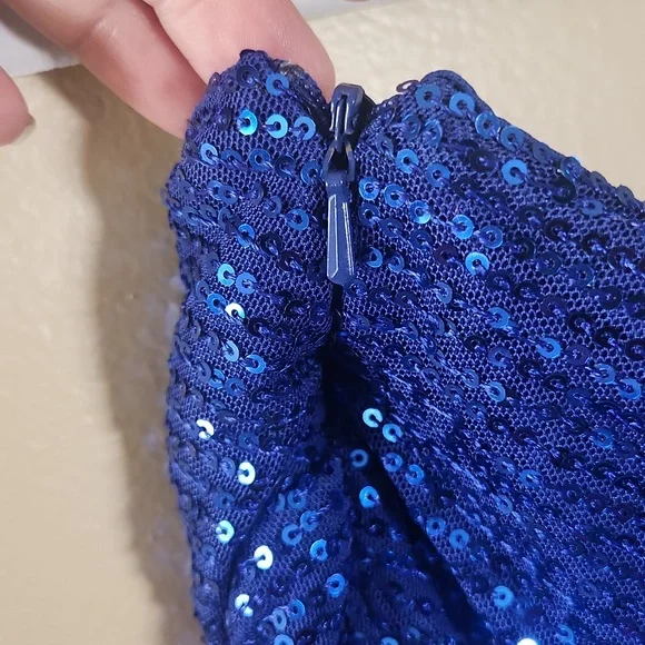 Elegant Blue Sequin Dress - Picture 4 of 7